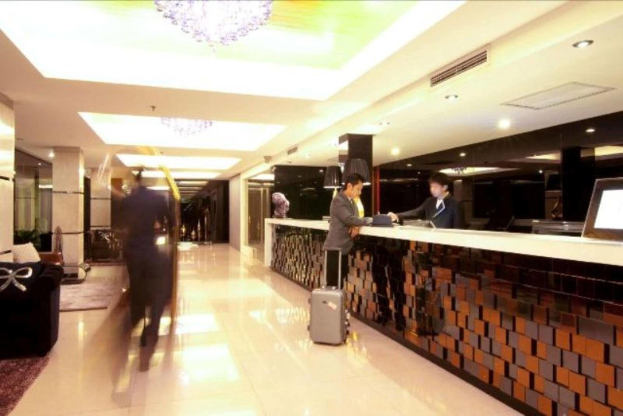 Rashmi'S Plaza Hotel Vientiane Esterno foto